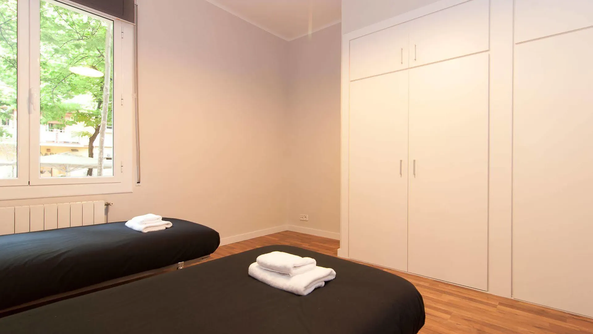 Bbarcelona Apartments Gaudi Avenue Flats 0*, Барселона Испания